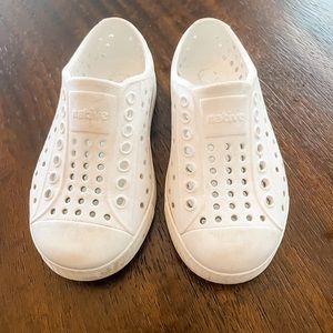 Kids white Natives Jefferson Child Size 8. Gently used.